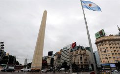 Economía argentina cae 26.4%